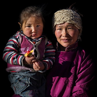 Altai Tavan Bogd - Tuvan woman with child
